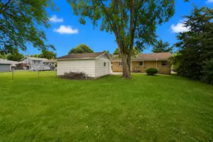 1802 Fairfield Rd, Lindenhurst, IL 60046 - Photo 13
