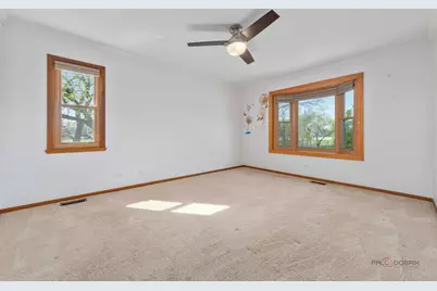 2326 W Weathersfield Way, Schaumburg, IL 60193 - Photo 15
