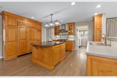 2326 W Weathersfield Way, Schaumburg, IL 60193 - Photo 7