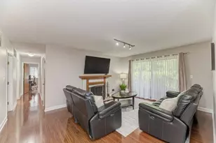 228 Brookside Ln, Willowbrook, IL 60527 - Photo 3