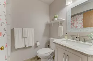 228 Brookside Ln, Willowbrook, IL 60527 - Photo 15