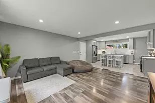 203 Lilac Ln, North Aurora, IL 60542 - Photo 3