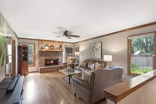 301 Ambria Dr, Mundelein, IL 60060 - Photo 9