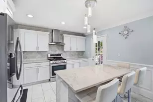 13080 W 28th St, Zion, IL 60099 - Photo 5