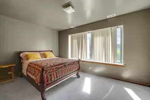 8008 S Ridgeland Ave, Chicago, IL 60617 - Photo 7