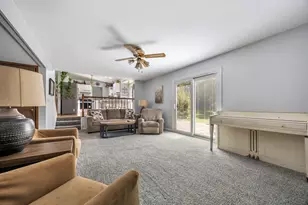 1727 Roosa Ln, Elk Grove Village, IL 60007 - Photo 3