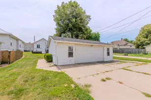 236 W Johnson St, Utica, IL 61373 - Photo 35