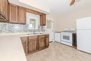 236 W Johnson St, Utica, IL 61373 - Photo 9