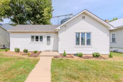 236 W Johnson Street, Utica, IL 61373 - Photo 1
