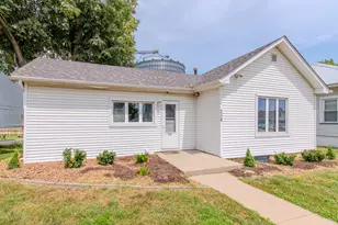 236 W Johnson St, Utica, IL 61373 - Photo 3