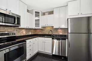33 W Delaware Pl, Chicago, IL 60610 - Photo 23