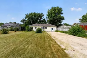 2076 Will James Rd, Rockford, IL 61109 - Photo 5