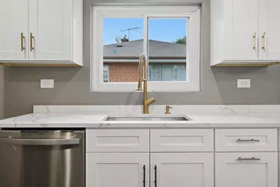240 Barron Street, Bensenville, IL 60106 - Photo 11
