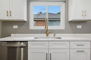 240 Barron St, Bensenville, IL 60106 - Photo 11