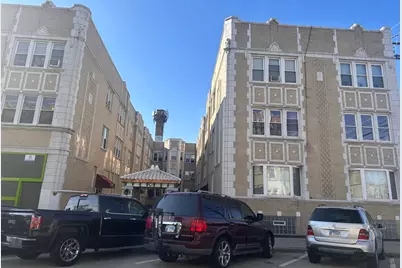 2146 S Gunderson Avenue #214, Berwyn, IL 60402 - Photo 1