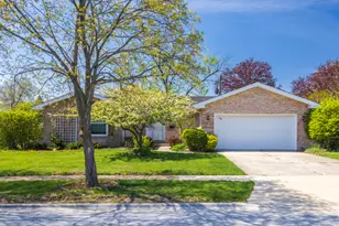 920 MacArthur Dr, Chicago Heights, IL 60411 - Photo 1
