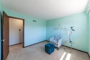 920 MacArthur Dr, Chicago Heights, IL 60411 - Photo 3