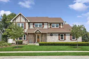 27W390 Waterford Dr, Winfield, IL 60190 - Photo 1