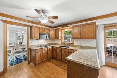 27W390 Waterford Drive, Winfield, IL 60190 - Photo 11