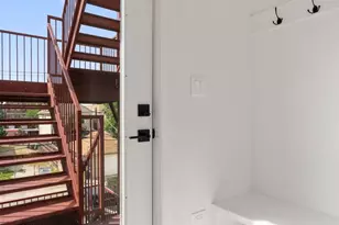 2122 W 18th Pl, Chicago, IL 60608 - Photo 11
