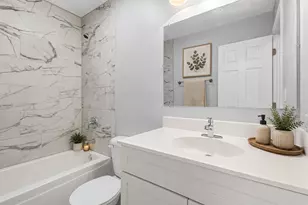 1364 Greenbrook Ct, Hanover Park, IL 60133 - Photo 19