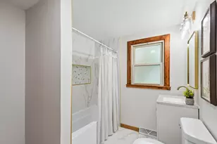 1819 Elmwood Dr, Lindenhurst, IL 60046 - Photo 11