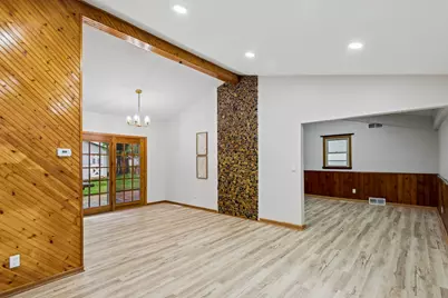 1819 Elmwood Drive, Lindenhurst, IL 60046 - Photo 7