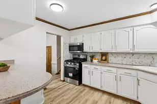 1819 Elmwood Dr, Lindenhurst, IL 60046 - Photo 5
