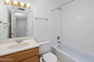 6147 Knoll Wood Ct, Willowbrook, IL 60527 - Photo 9