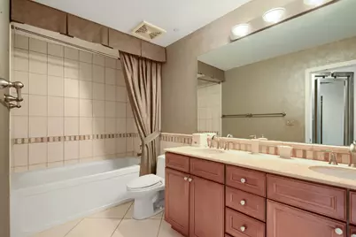 811 W 15th Place #303, Chicago, IL 60608 - Photo 9