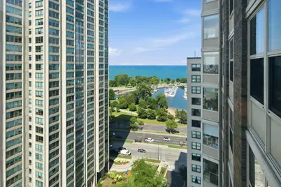 525 W Hawthorne Place #2004, Chicago, IL 60657 - Photo 23