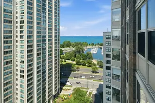 525 W Hawthorne Pl, Chicago, IL 60657 - Photo 23