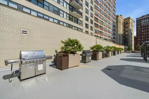 525 W Hawthorne Pl, Chicago, IL 60657 - Photo 19