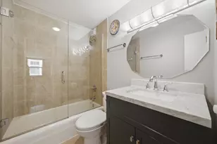 525 W Hawthorne Pl, Chicago, IL 60657 - Photo 15