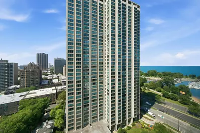 525 W Hawthorne Place #2004, Chicago, IL 60657 - Photo 1