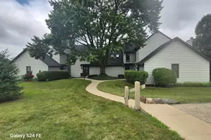 732 Chandler Rd, Gurnee, IL 60031 - Photo 1