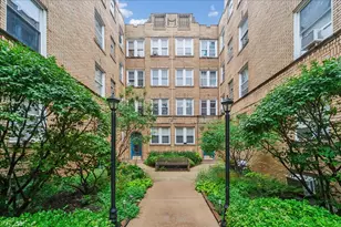 844 W Ainslie St, Chicago, IL 60640 - Photo 1