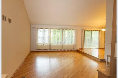 10025 Bronx Avenue, Skokie, IL 60077 - Photo 9