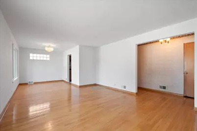 8449 N St Louis Avenue, Skokie, IL 60076 - Photo 3