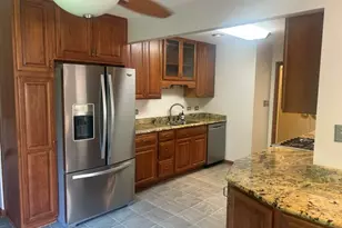 1S471 Monterey Ave, Oakbrook Terrace, IL 60181 - Photo 9