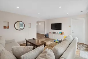 6534 W Montrose Ave, Harwood Heights, IL 60706 - Photo 5