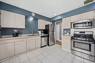 637 S Beverly Ave, Addison, IL 60101 - Photo 11