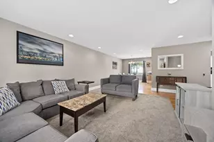 637 S Beverly Ave, Addison, IL 60101 - Photo 7