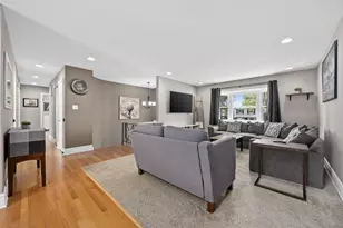637 S Beverly Ave, Addison, IL 60101 - Photo 5