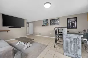 637 S Beverly Ave, Addison, IL 60101 - Photo 23