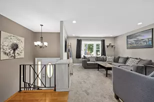 637 S Beverly Ave, Addison, IL 60101 - Photo 3