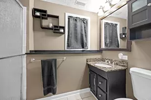 637 S Beverly Ave, Addison, IL 60101 - Photo 25