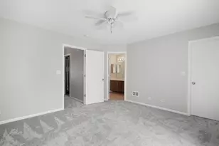 637 Lincoln Station Dr, Oswego, IL 60543 - Photo 11
