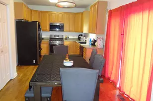 1035 Deer Creek Rd, Carpentersville, IL 60110 - Photo 5
