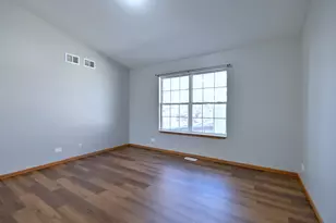 19 E Pineview Dr, Round Lake Park, IL 60073 - Photo 13